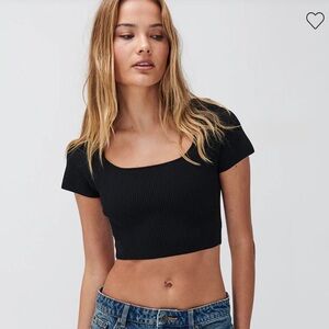 Black crop top! 🖤